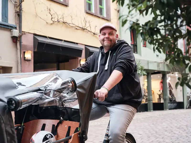 JobRadler Philipp Spitczok von Brisinski auf seinem Cargobike